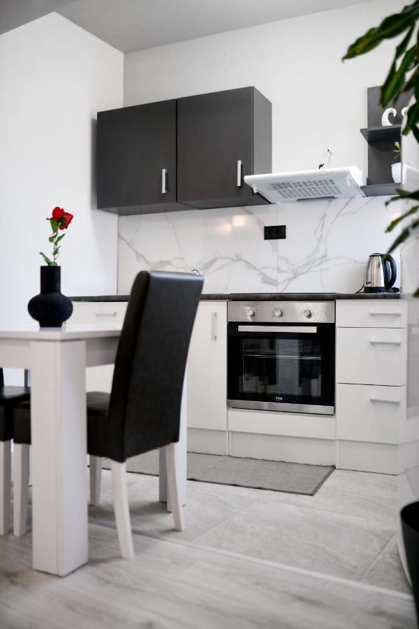 Lusy Lo Apartment